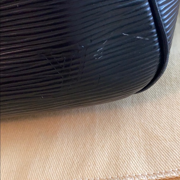 Louis Vuitton Epi Passy GM - Picture 2 of 8